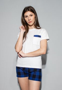 Pijama Xadrez Azul Shorts e Blusa Manga Curta Branca