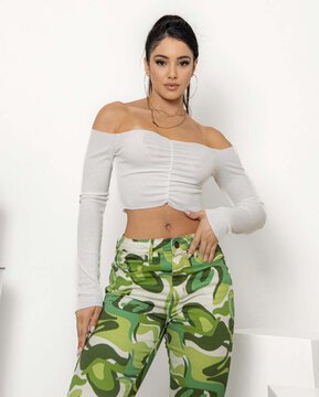 Calça Jeans Feminina Flare com Abertura Frontal Na Barra  22438 Estampado Verde Consciência