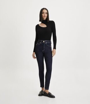 Calça Skinny Jeans com Cintura Média e Botão de Brasão Azul Escuro